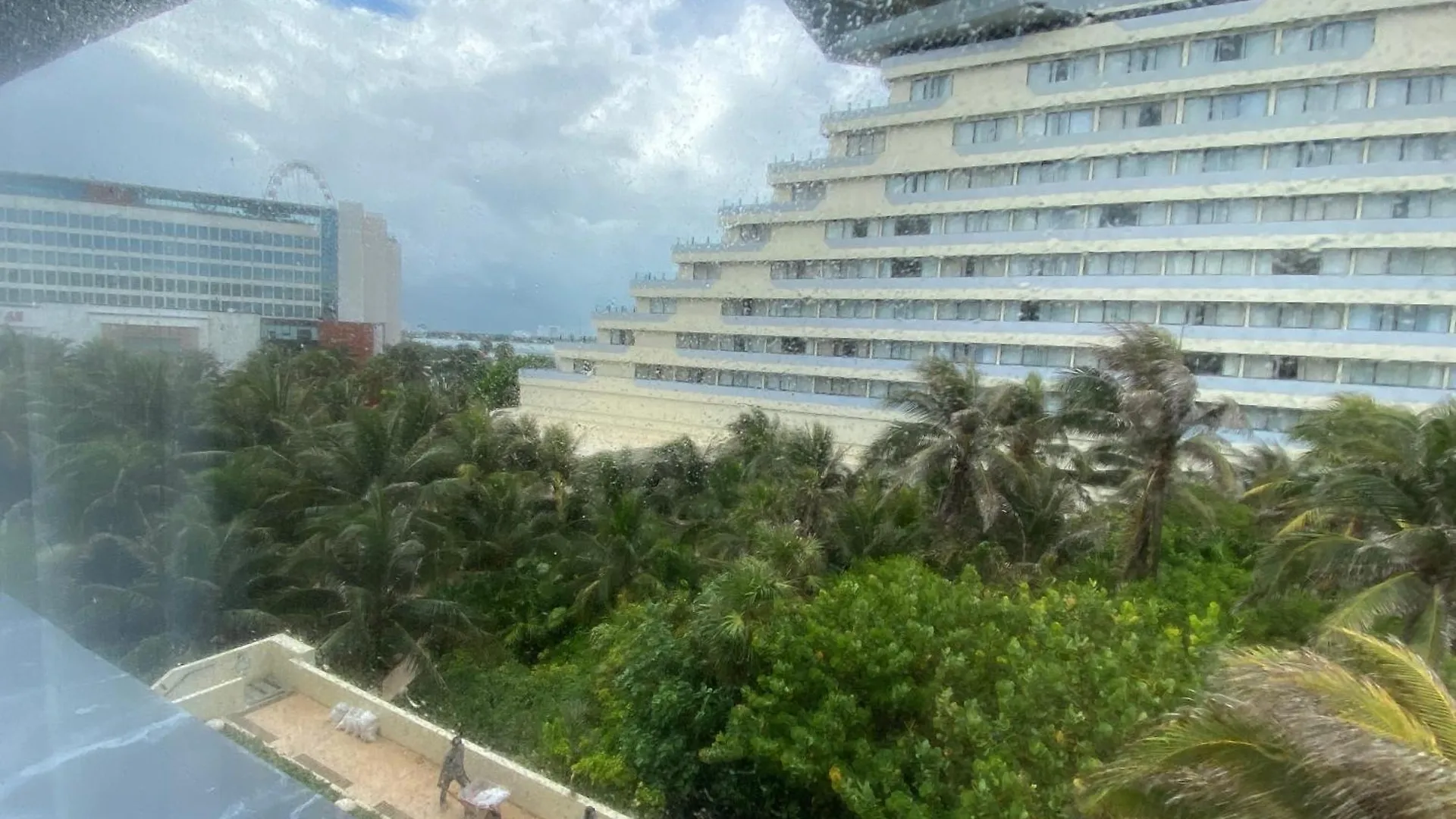 Condo In Ocean Front Resort Cancun