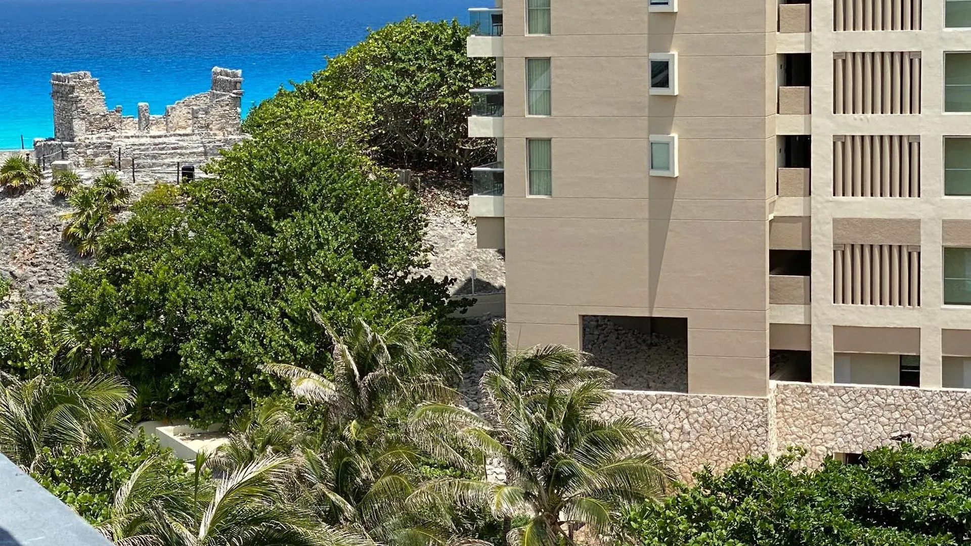 Condo In Ocean Front Resort Cancún Apartmanhotel