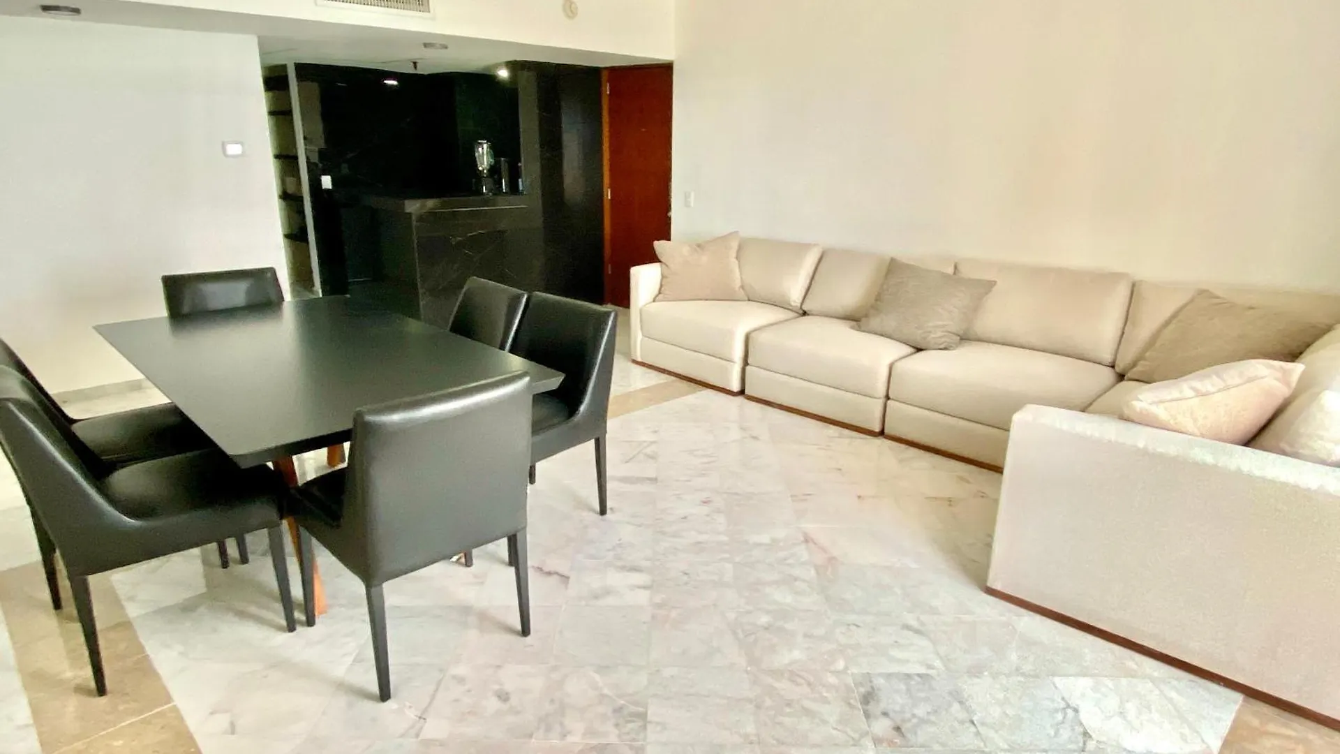 Condo In Ocean Front Resort Cancún 3*,