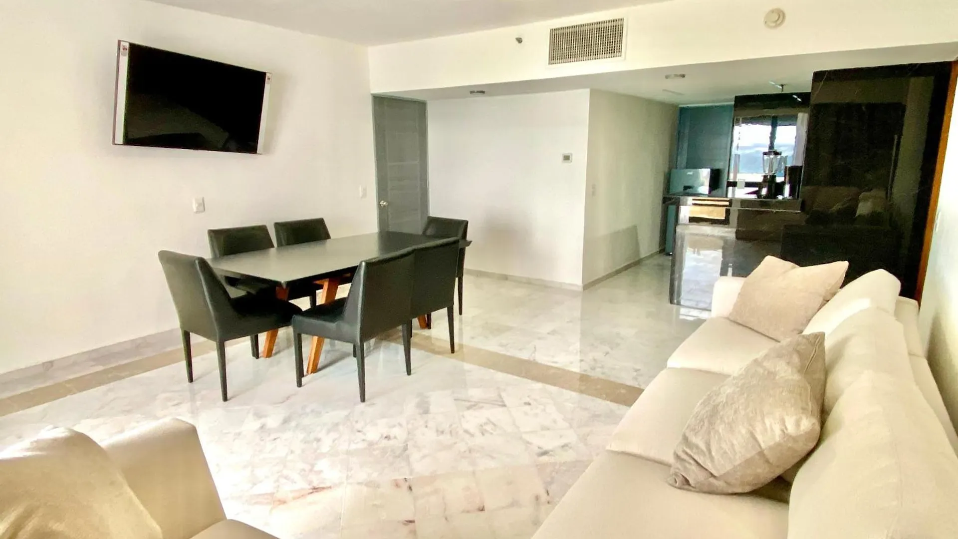 Condo In Ocean Front Resort Cancún 3*,