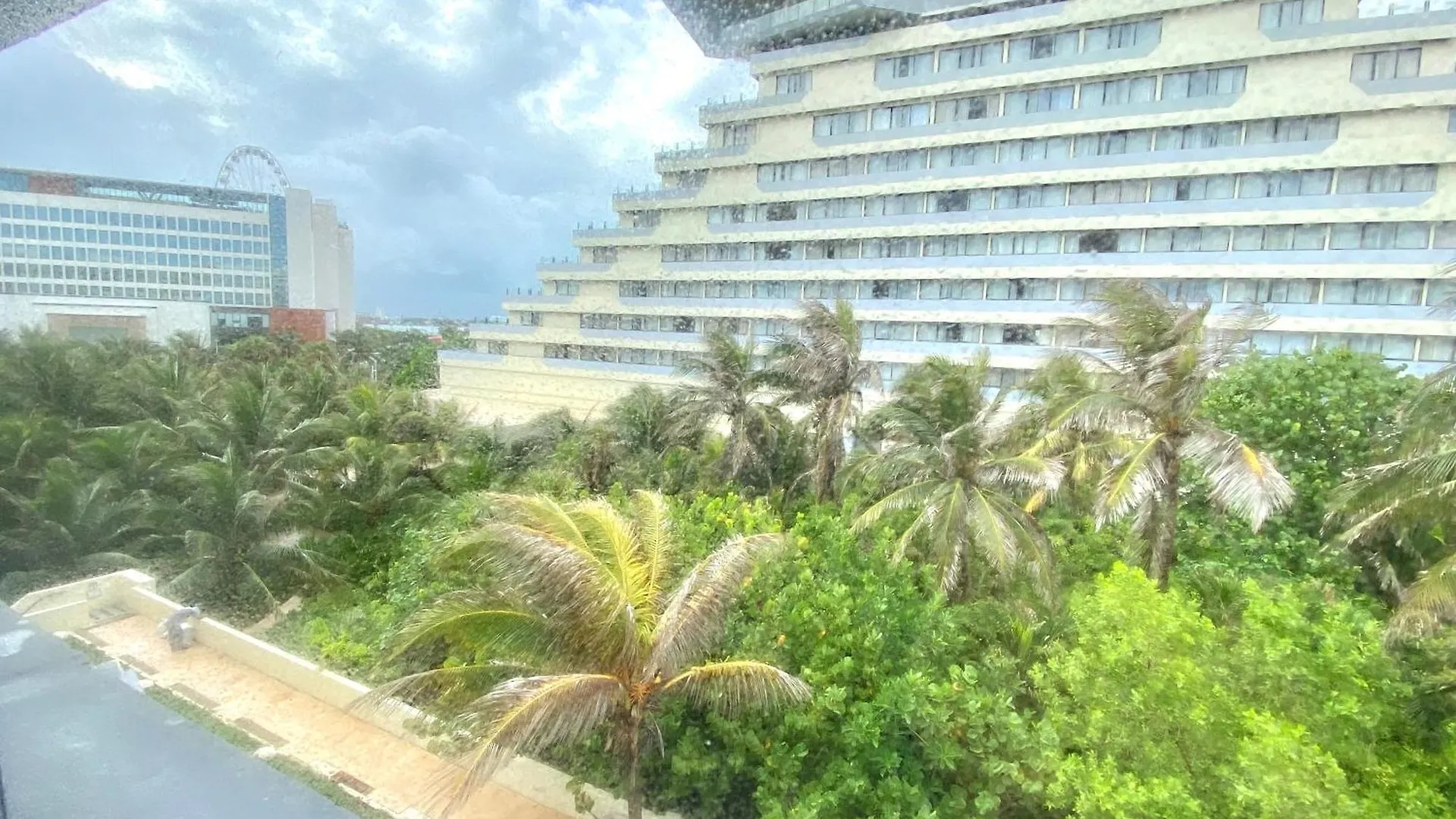 Condo In Ocean Front Resort Cancún Apartmanhotel