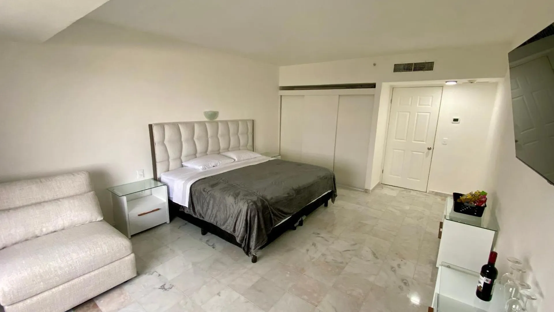 Condo In Ocean Front Resort Cancún Apartmanhotel