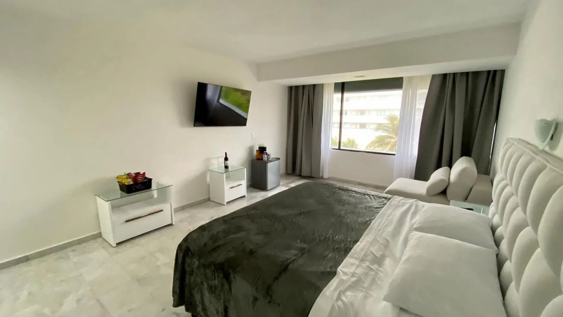 Condo In Ocean Front Resort Cancún