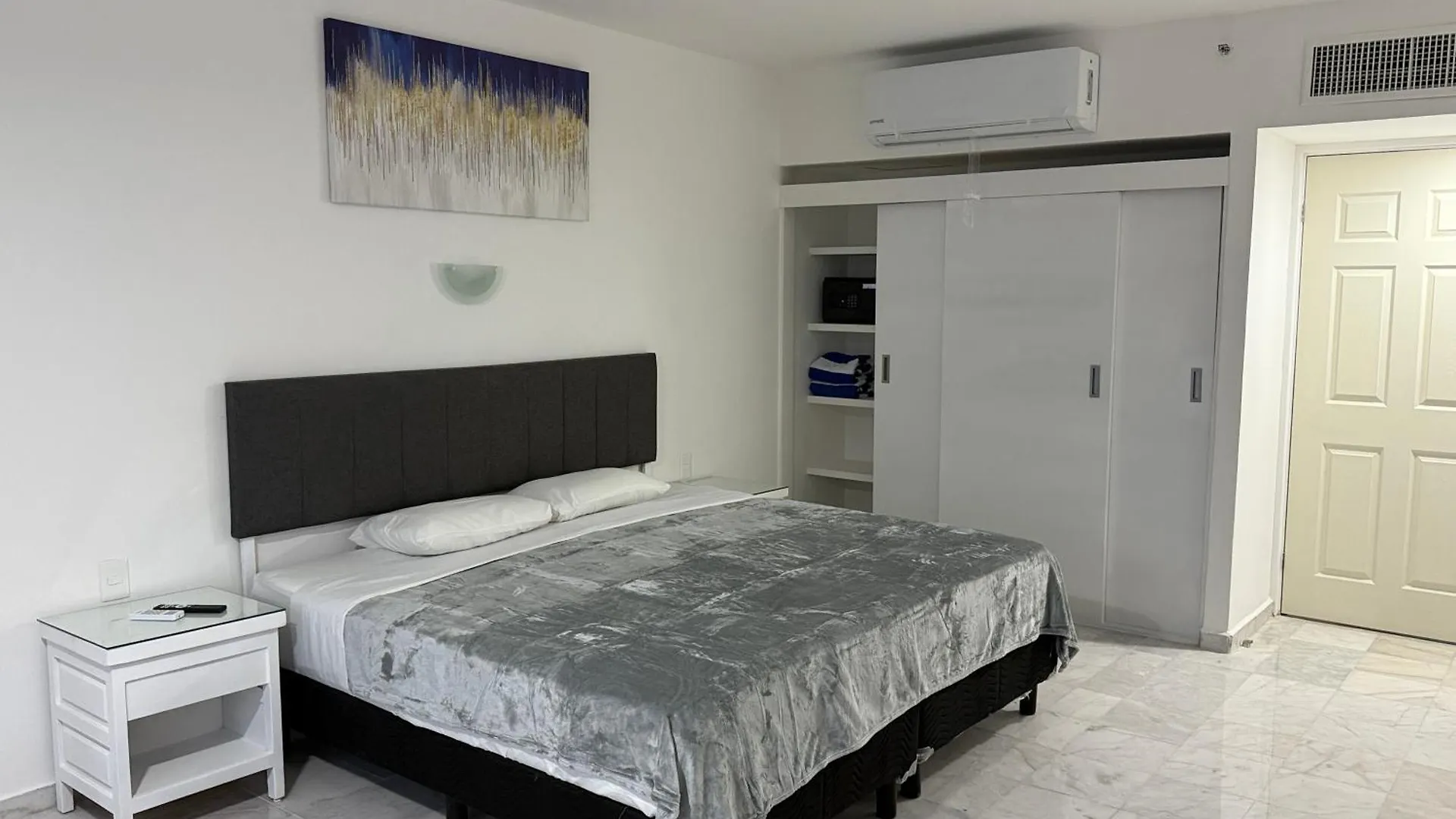 Condo In Ocean Front Resort Cancún